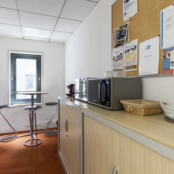 Bureau privé 359 m² 30 postes Location bureau Quai Gallieni Suresnes 92150 - photo 3