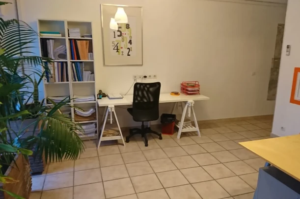 Bureau privé - 84110 - 3 postes - 200€