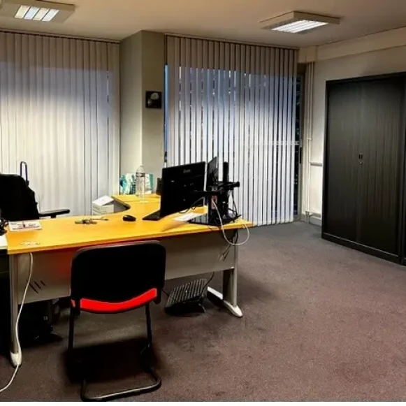 Espace indépendant 32 m² 4 postes Location bureau Avenue Foch Saint-Mandé 94160 - photo 1