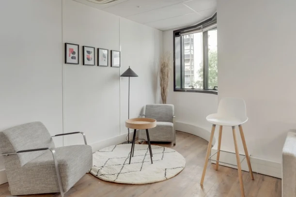 Espace indépendant - 92300 - 10 postes - 4700€