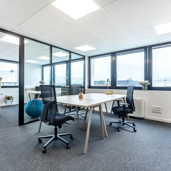 Bureau privé 31 m² 6 postes Location bureau Rue Thomas Edison Le Mans 72650 - photo 1