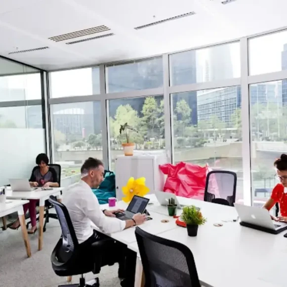 Bureau privé 14 m² 3 postes Coworking Esplanade du Général de Gaulle Courbevoie 92931 - photo 1