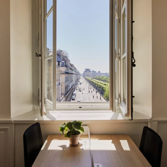 Bureau privé 25 m² 6 postes Coworking Rue Royale Paris 75008 - photo 2