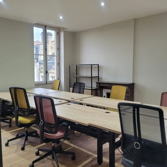 Bureau privé 29 m² 8 postes Coworking Rue Vital Carles Bordeaux 33000 - photo 3