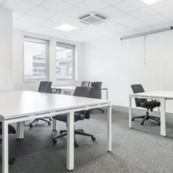 Bureau privé 5 m² 1 poste Coworking Rue des Chauffours Cergy 95000 - photo 1