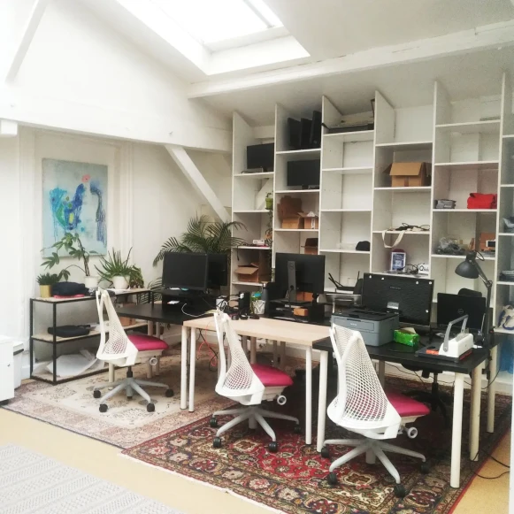 Bureau privé 25 m² 6 postes Location bureau Rue Stephenson Paris 75018 - photo 1