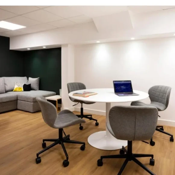 Bureau privé 12 m² 3 postes Coworking Avenue de Corinthe Marseille 13006 - photo 7