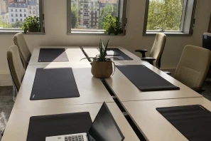 Open Space - 75010 - 28 postes - 350€
