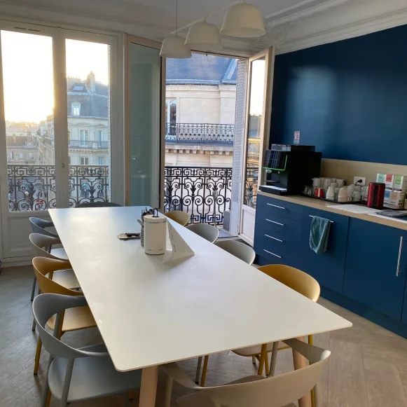 Bureau privé 16 m² 4 postes Location bureau Rue de Rome Paris 75008 - photo 4