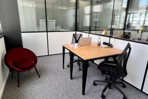 Bureau privé - 33185 - 2 postes - 831€