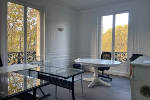 Bureau privé - 75004 - 7 postes - 2990€