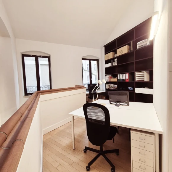 Bureau privé 10 m² 3 postes Location bureau Rue Oberkampf Paris 75011 - photo 2