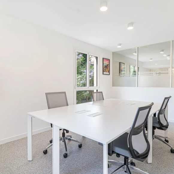 Bureau privé 15 m² 4 postes Location bureau Boulevard Carabacel Nice 06000 - photo 1