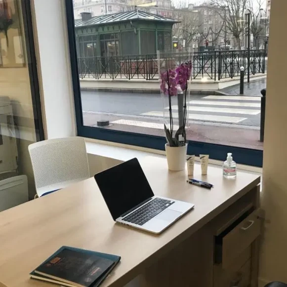 Bureau privé 9 m² 2 postes Coworking Avenue de la Libération Le Plessis-Robinson 92350 - photo 1