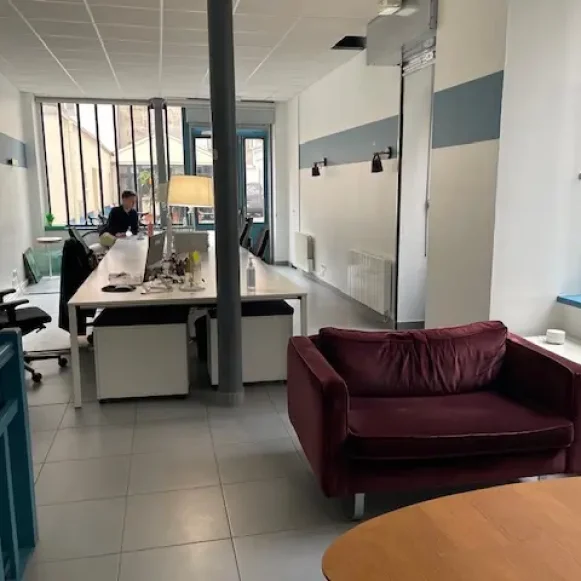 Open Space  4 postes Coworking Rue du Faubourg Saint-Martin Paris 75010 - photo 3