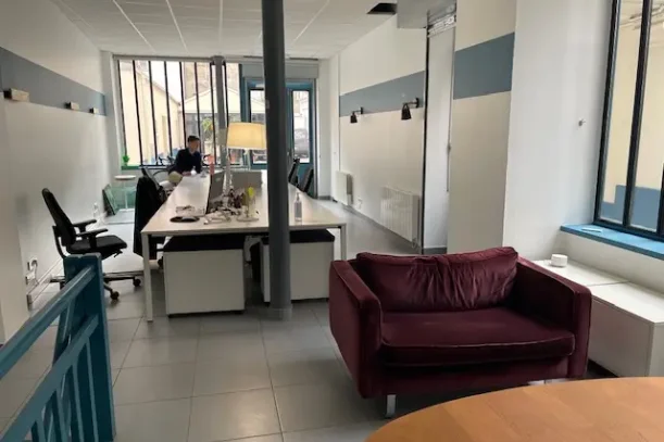 Open Space - 75010 - 4 postes - 300€