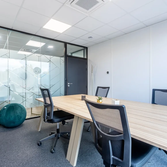 Bureau privé 15 m² 3 postes Location bureau Rue de la Martinellerie Trélazé 49800 - photo 1