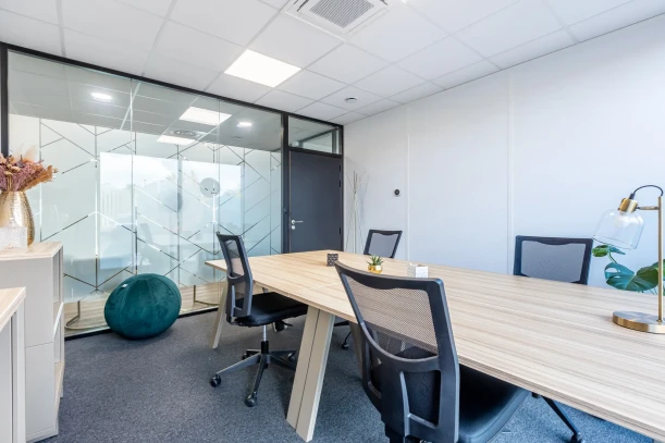 Bureau privé - 49800 - 3 postes - 889€