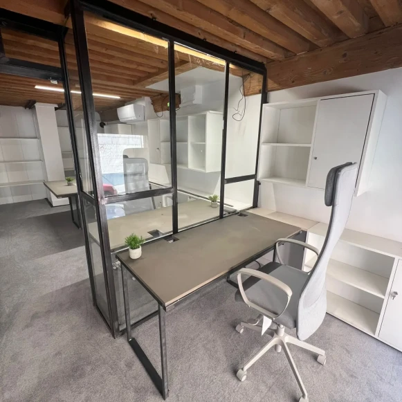 Bureau privé 20 m² 4 postes Coworking Rue Imbert-Colomès Lyon 69001 - photo 2