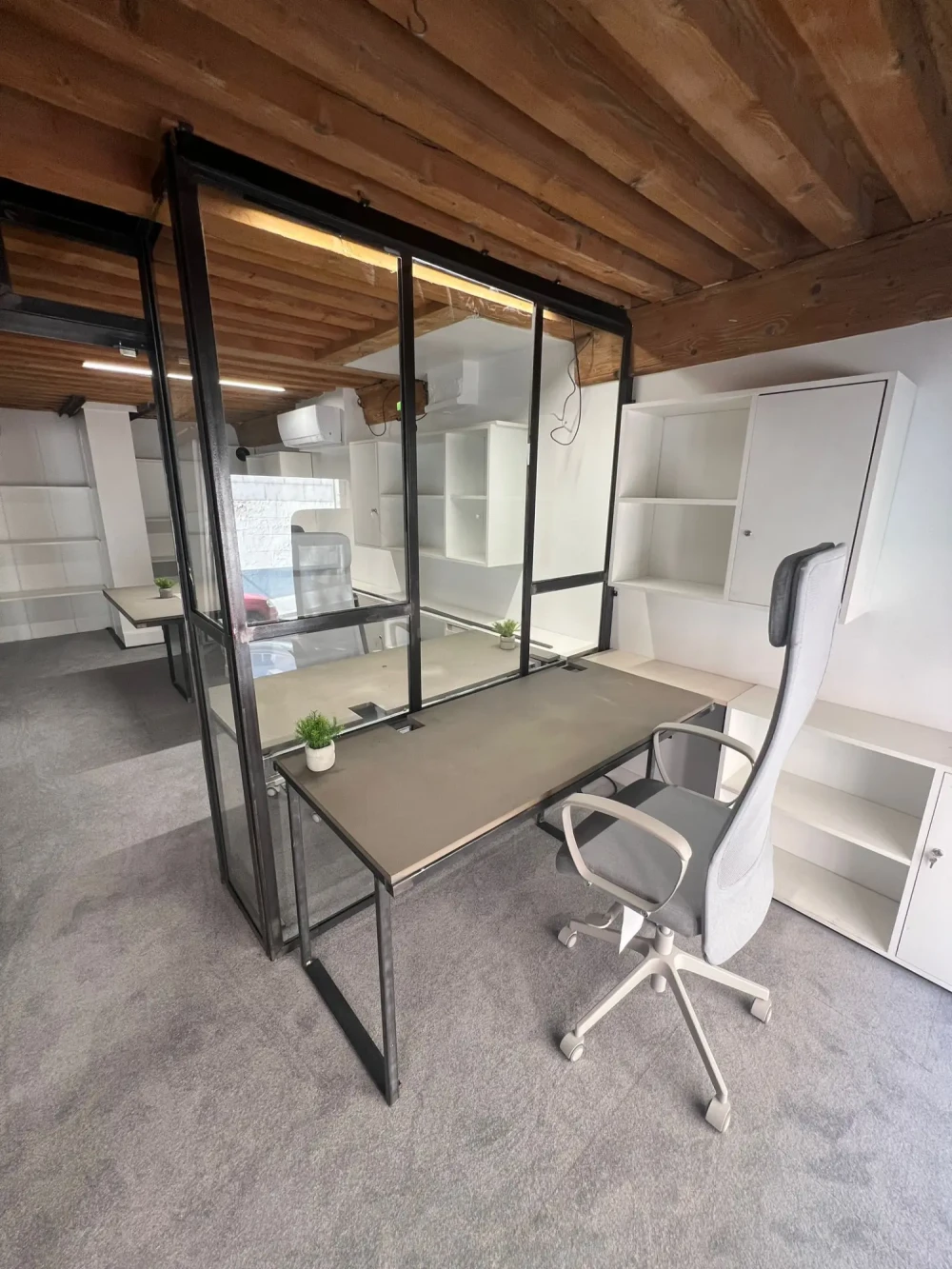 Bureau privé - 69001 - 4 postes - 1500€