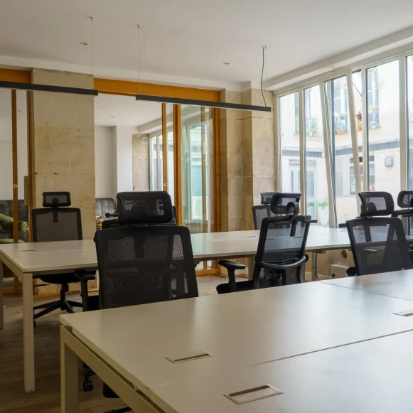 Espace indépendant 65 m² 12 postes Location bureau Rue du Faubourg Saint-Denis Paris 75010 - photo 1