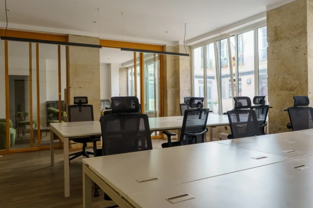 Espace indépendant - 75010 - 12 postes - 5500€