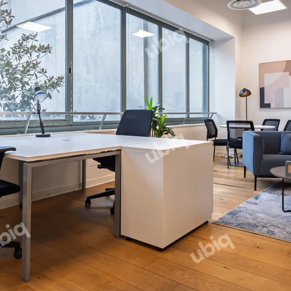 Bureau privé 11 m² 3 postes Coworking Rue Réaumur Paris 75002 - photo 1