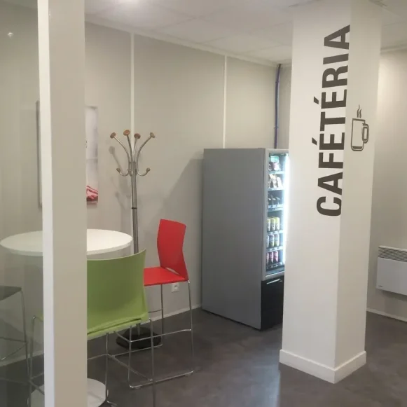 Bureau privé 12 m² 2 postes Location bureau Boulevard Anatole France Saint-Denis 93200 - photo 1
