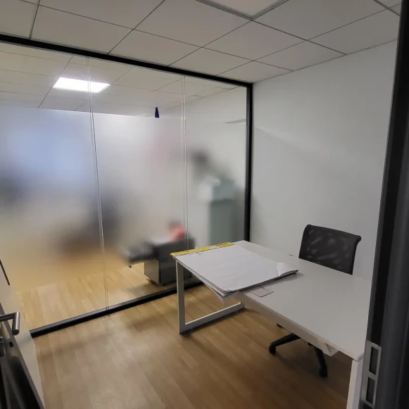 Bureau privé 12 m² 2 postes Location bureau Rue Louise Michel Levallois-Perret 92300 - photo 7