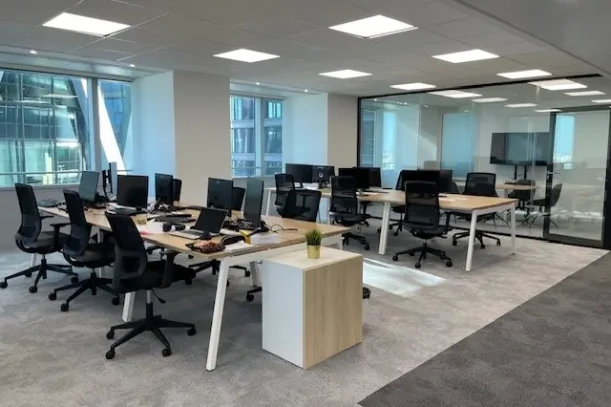 Open Space - 92400 - 18 postes - 370€