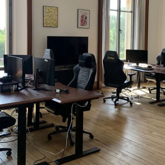 Bureau privé 50 m² 16 postes Coworking Place Monseigneur Rumeau Angers 49100 - photo 1