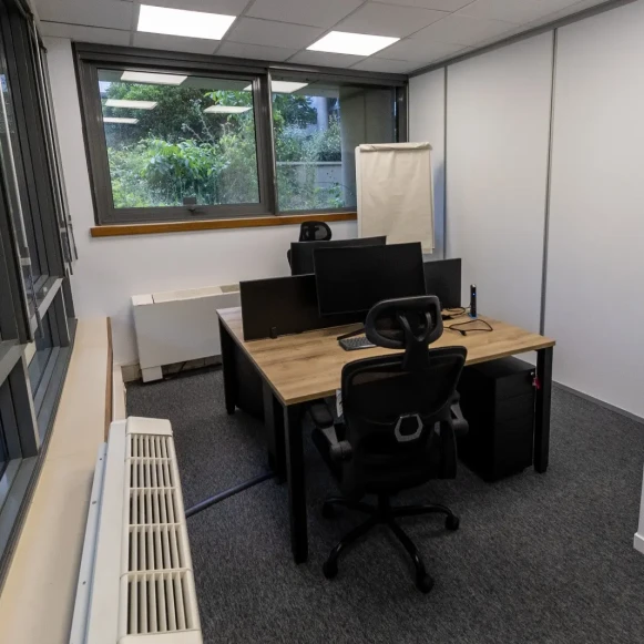 Bureau privé 14 m² 3 postes Location bureau Rue Jacques Daguerre Rueil-Malmaison 92500 - photo 1