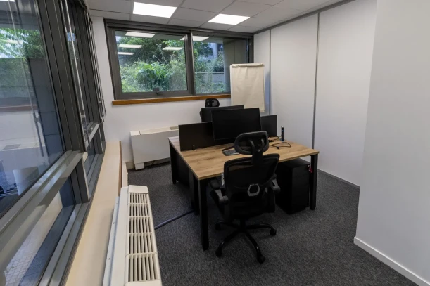 Bureau privé - 92500 - 4 postes - 1150€