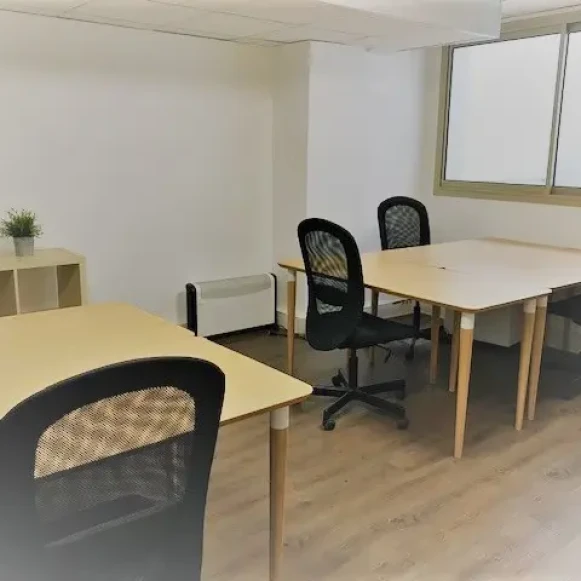 Bureau privé 20 m² 5 postes Coworking Rue Cardinet Paris 75017 - photo 2