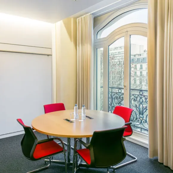 Bureau privé 14 m² 3 postes Coworking Avenue des Champs-Élysées Paris 75008 - photo 3
