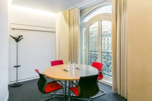 Bureau privé - 75008 - 3 postes - 2200€