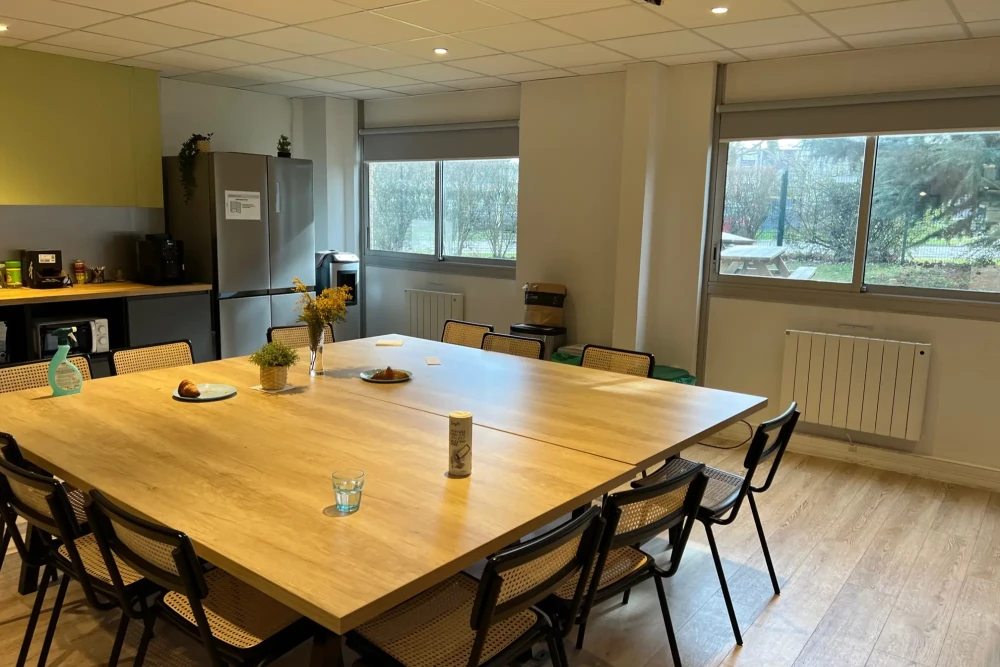 Bureau privé - 91140 - 20 postes - 3000€