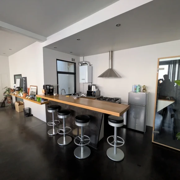 Bureau privé 21 m² 8 postes Location bureau Passage du Désir Paris 75010 - photo 5