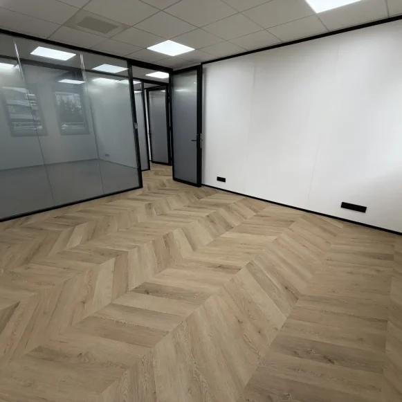 Bureau privé 13 m² 2 postes Coworking Rue de Paris Montreuil 93100 - photo 4