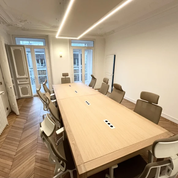 Bureau privé 30 m² 10 postes Location bureau Boulevard de Magenta Paris 75010 - photo 3