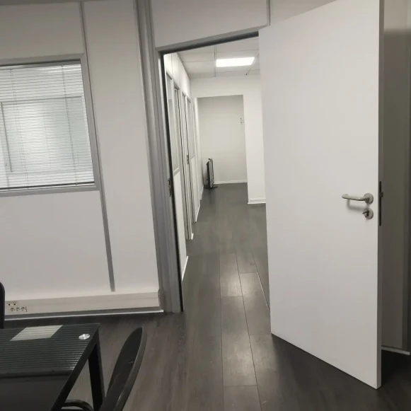 Bureau privé 9 m² 2 postes Location bureau Avenue Michelet Saint-Ouen-sur-Seine 93400 - photo 5