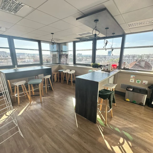 Bureau privé 18 m² 4 postes Coworking Rue Maurice Hartmann Issy-les-Moulineaux 92130 - photo 1