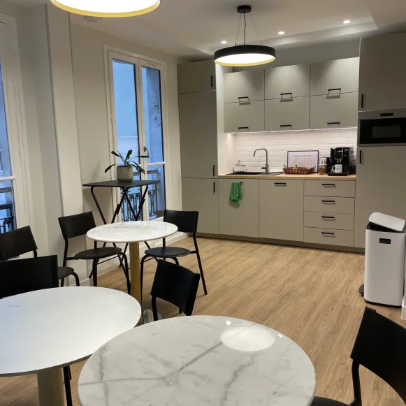 Open Space  6 postes Location bureau Rue d'Argenteuil Paris 75001 - photo 7