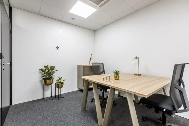 Bureau privé - 78990 - 2 postes - 645€