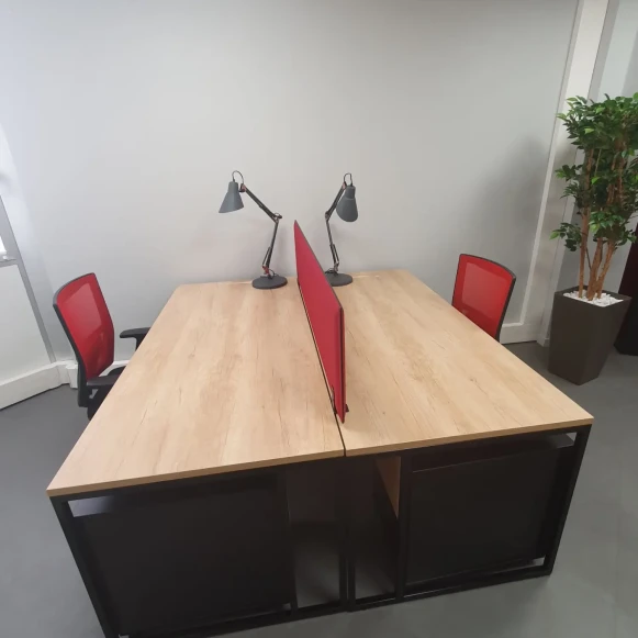 Bureau privé 18 m² 2 postes Coworking Avenue de Canteranne Pessac 33600 - photo 3