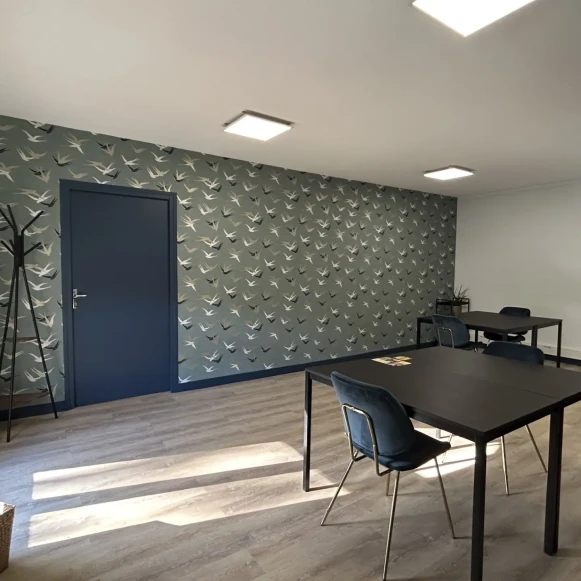 Bureau privé 30 m² 6 postes Coworking Rue des Feuillants Poitiers 86000 - photo 2