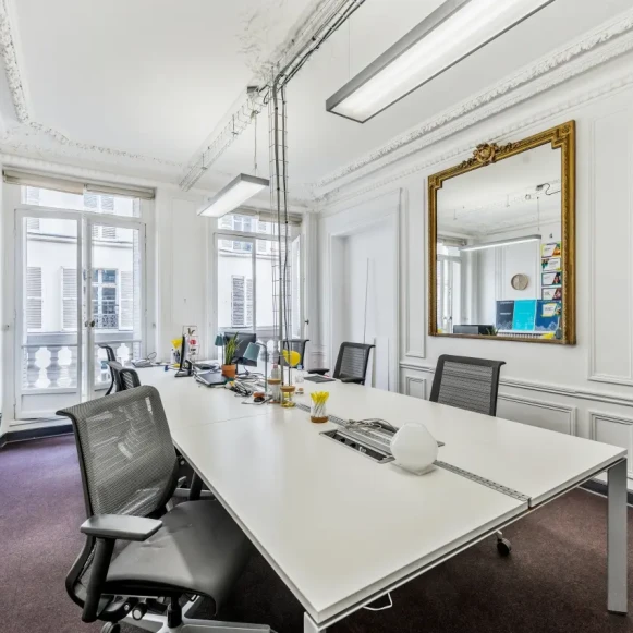 Bureau privé 22 m² 6 postes Coworking Rue Bleue Paris 75009 - photo 1