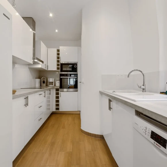 Espace indépendant 200 m² 20 postes Location bureau Rue du Four Paris 75006 - photo 3