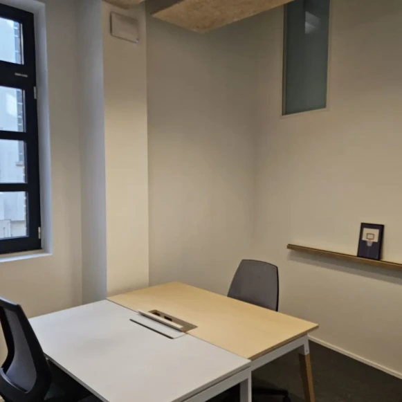 Bureau privé 9 m² 2 postes Coworking Rue Marcadet Paris 75018 - photo 1