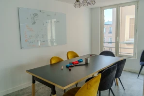 Open Space - 75010 - 6 postes - 450€